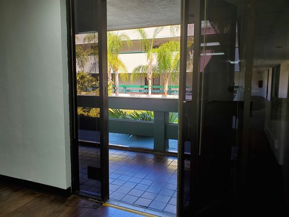 EXTRA LARGE, PRIVATE SUITE. OPEN SPACE, SEVERAL USES.